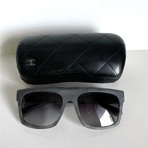 CHANEL CC Logo Sunglasses with quilted hard case